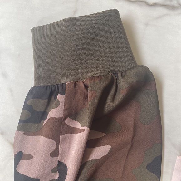 Cinq á Sept Les Jour Giles Pants- Olive Size Medium - Picture 7 of 8